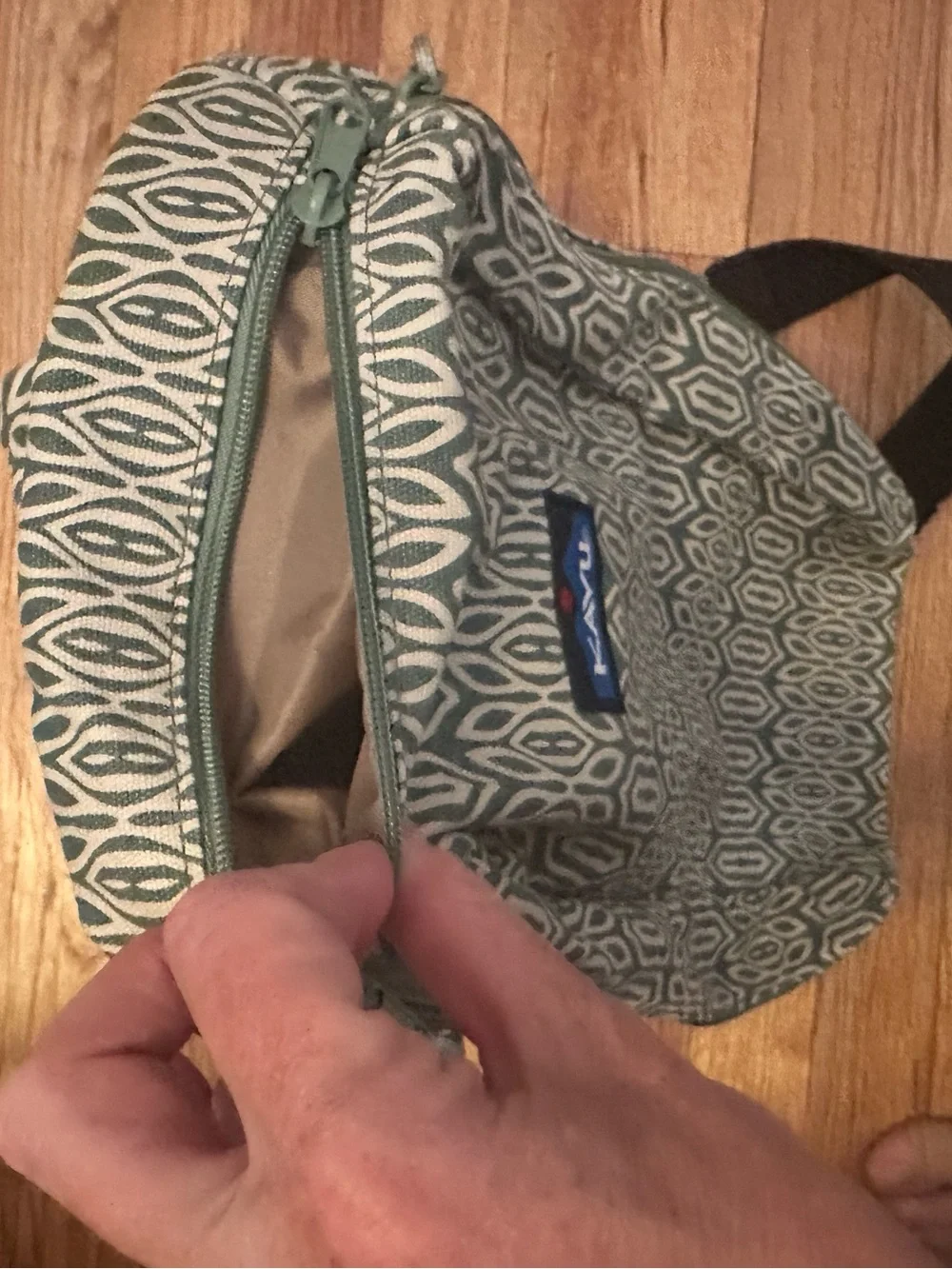 Kavu switch rope slinger shoulder crossbody  bag